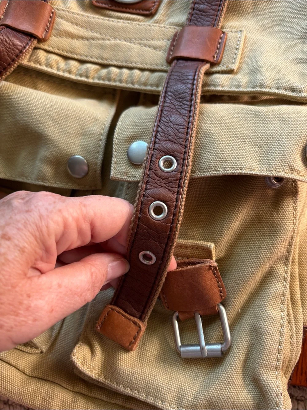 URBAN EDGE Canyon Outback messenger canvas with leather trim bag.